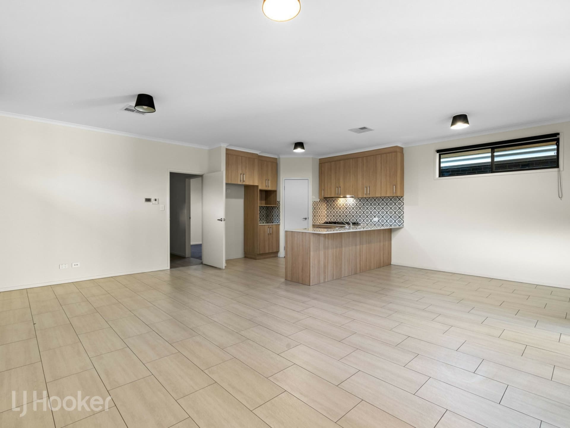 14B Botanic Grove, Campbelltown, Campbelltown - Thumbnail 4