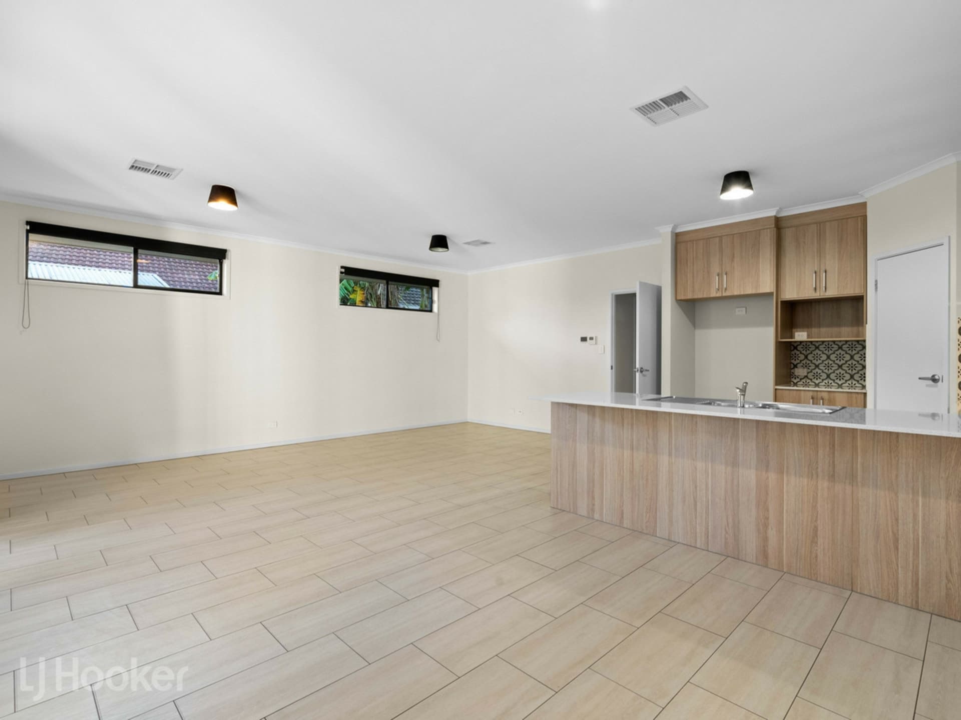 14B Botanic Grove, Campbelltown, Campbelltown - Thumbnail 5