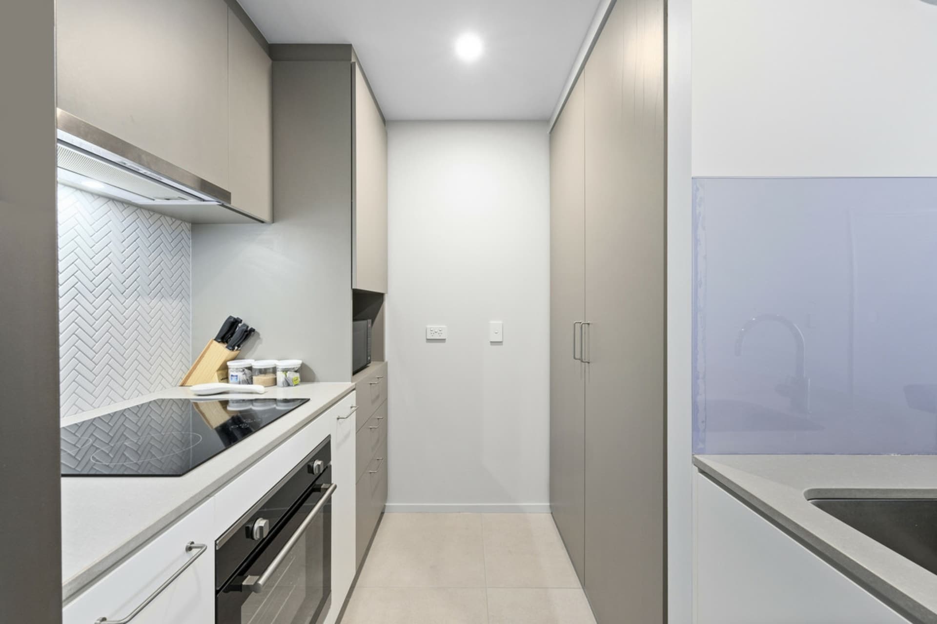 737/335 Anketell Street, Greenway, Greenway - Thumbnail 3