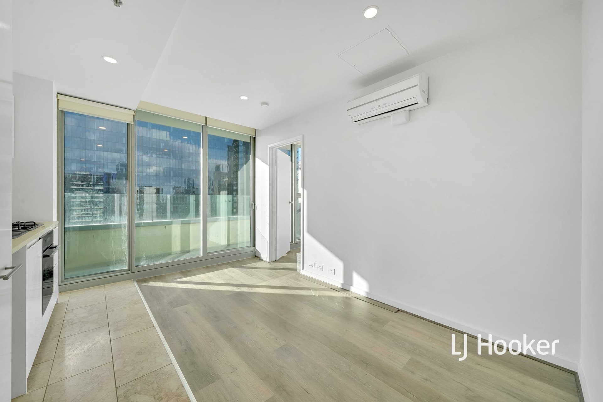 2502/8 Downie Street, Melbourne, Melbourne - Thumbnail 4