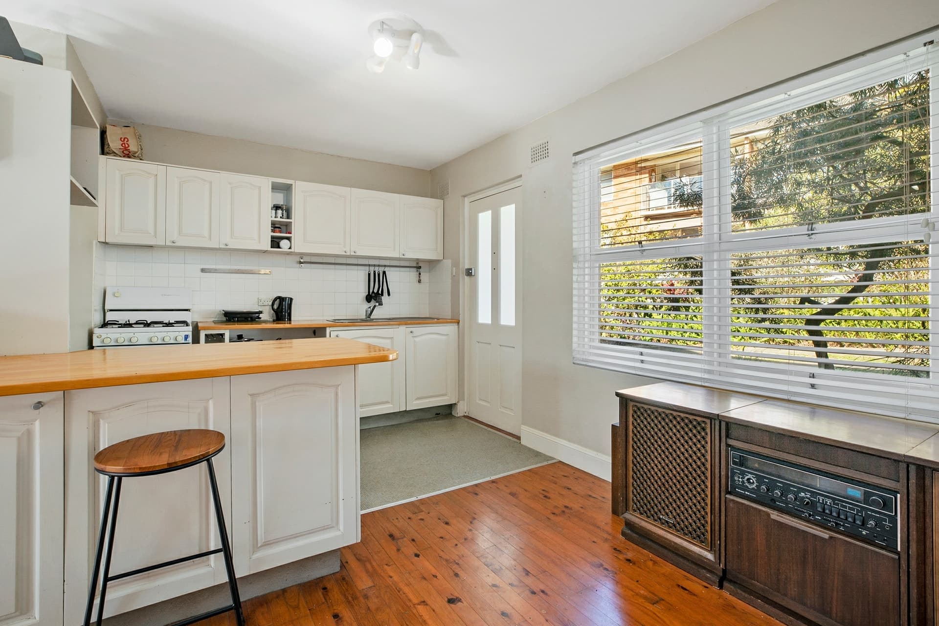 2/6 Livingstone Place, Newport, Newport - Thumbnail 3