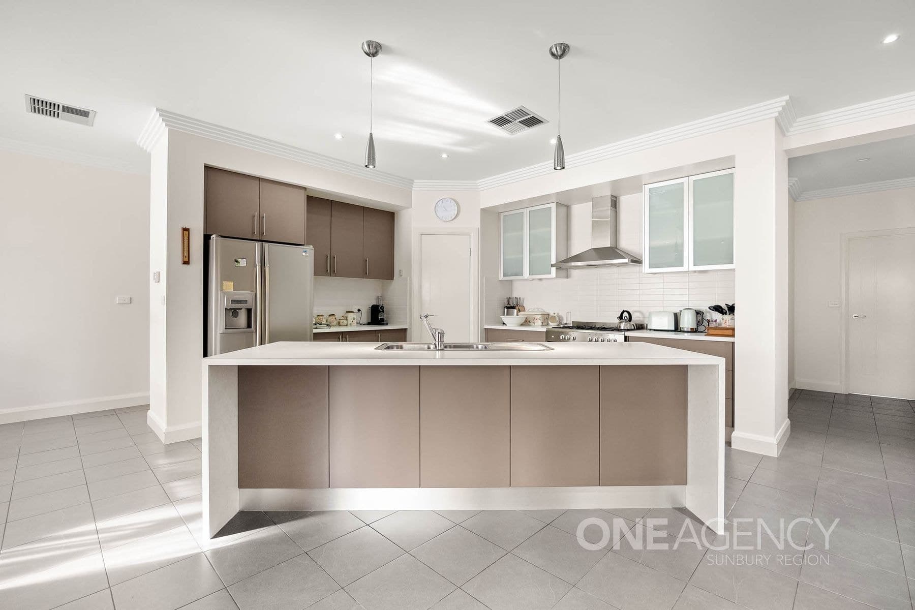 8 Flamingo Parade, Sunbury, Sunbury - Thumbnail 3
