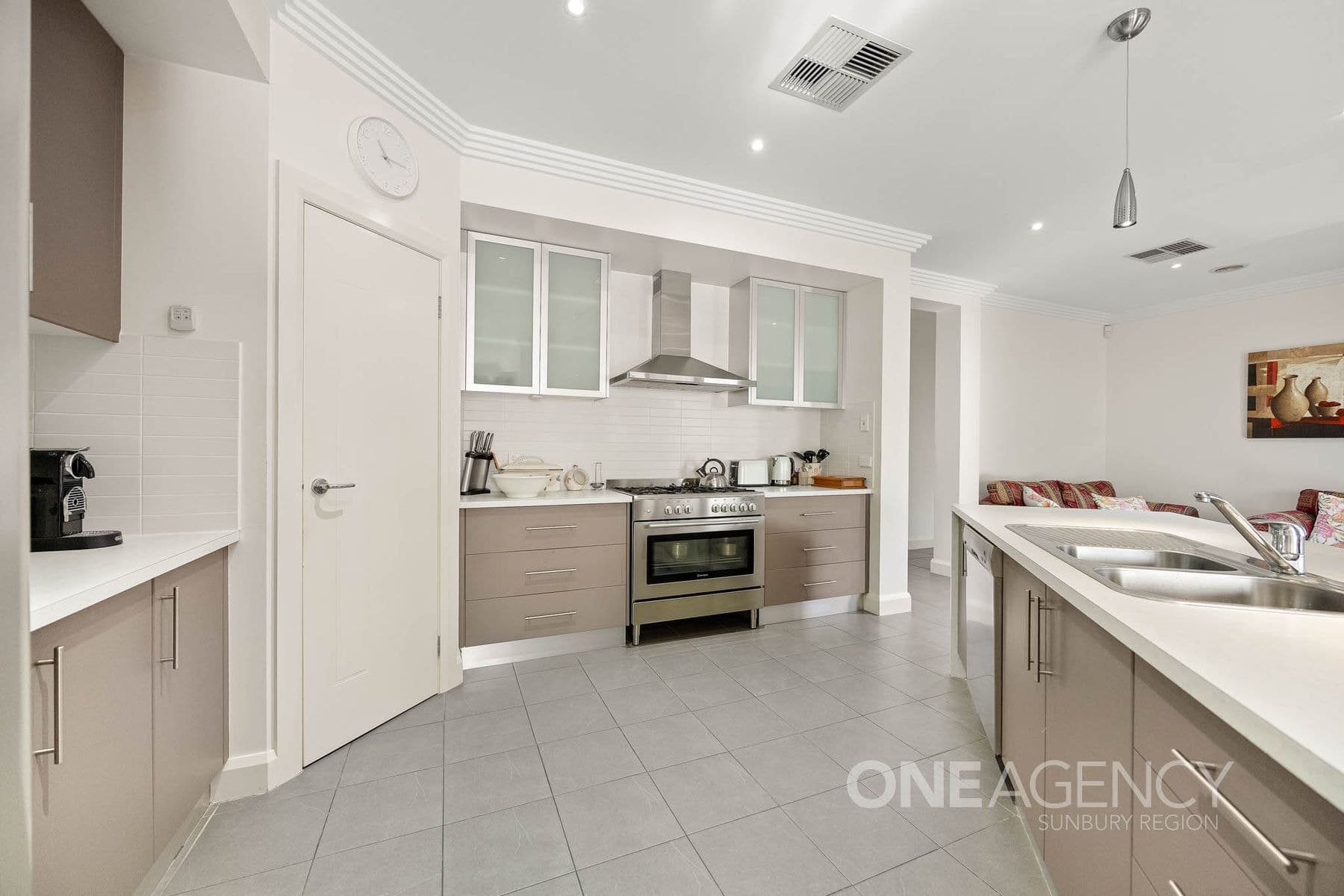8 Flamingo Parade, Sunbury, Sunbury - Thumbnail 4