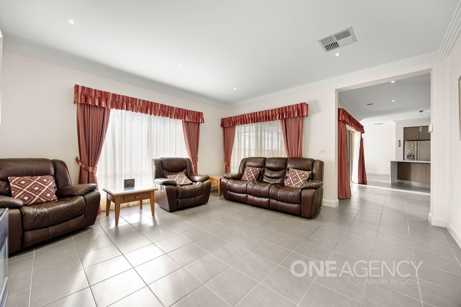 8 Flamingo Parade, Sunbury, Sunbury - Thumbnail 6