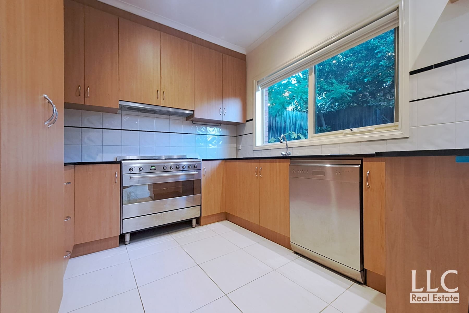 2/28 Eley Road, Burwood - Thumbnail 2