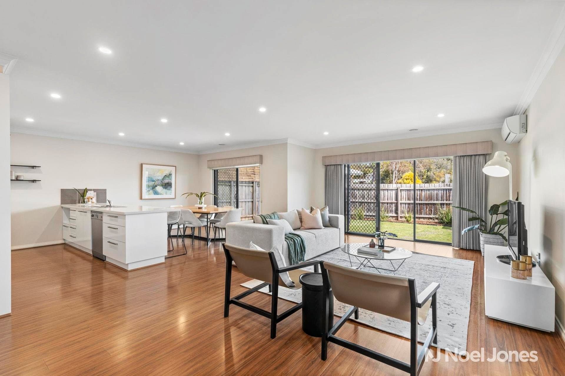32 Lancaster Road, Mooroolbark - Thumbnail 2