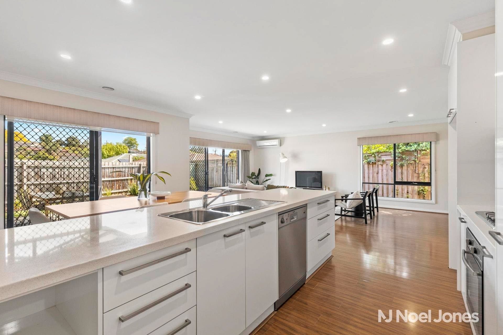 32 Lancaster Road, Mooroolbark - Thumbnail 3