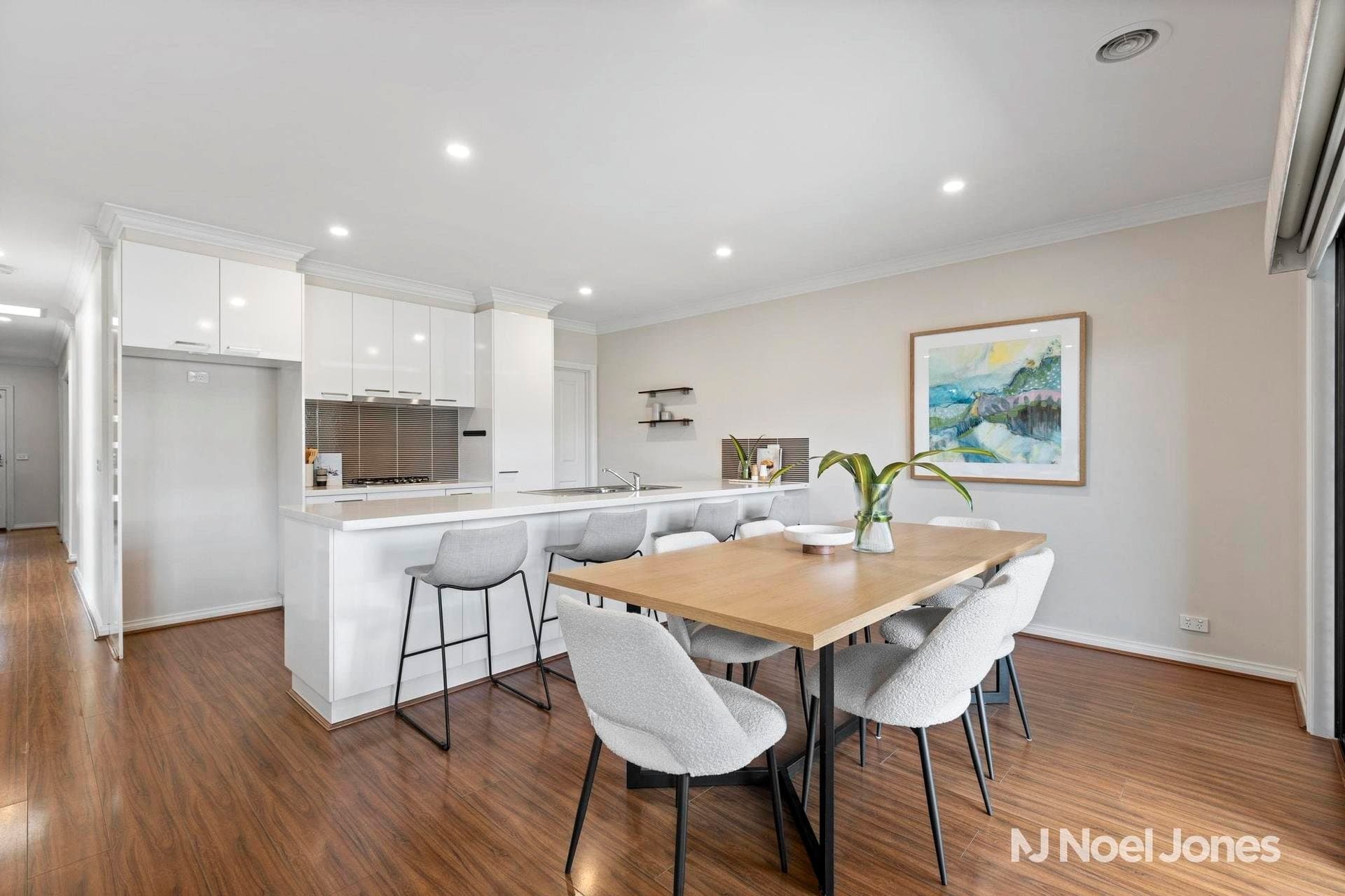 32 Lancaster Road, Mooroolbark - Thumbnail 4