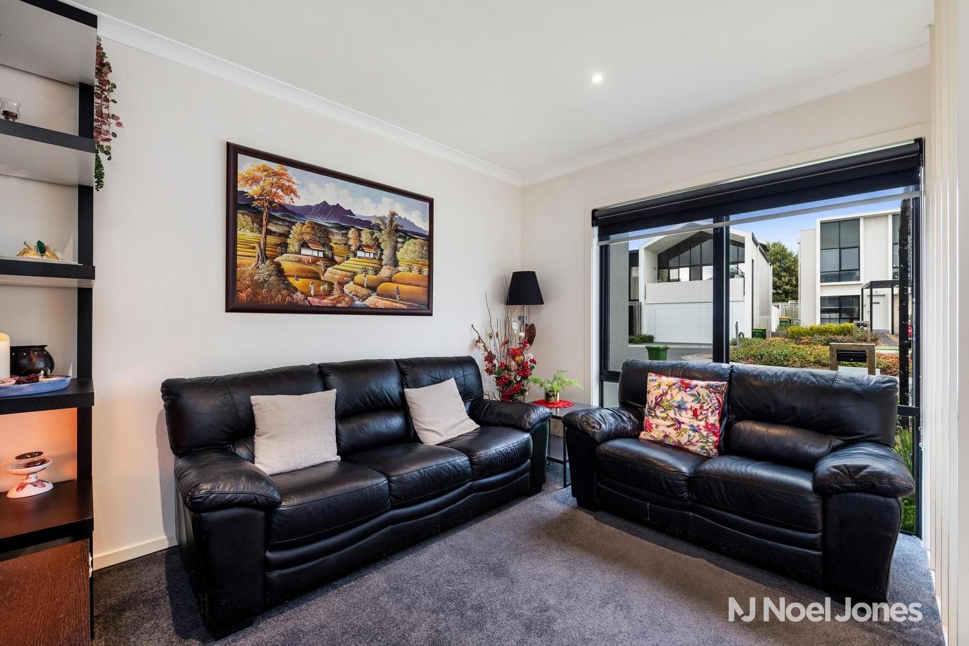 27 Bardaster Boulevard, Chirnside Park - Thumbnail 2