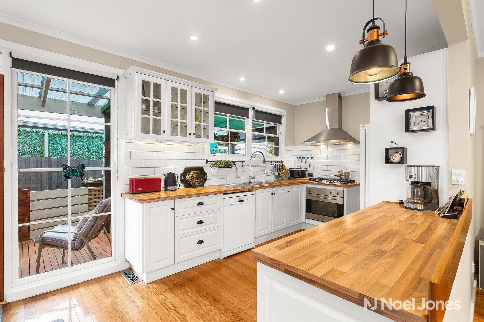 37 Blazey Road, Croydon South - Thumbnail 2