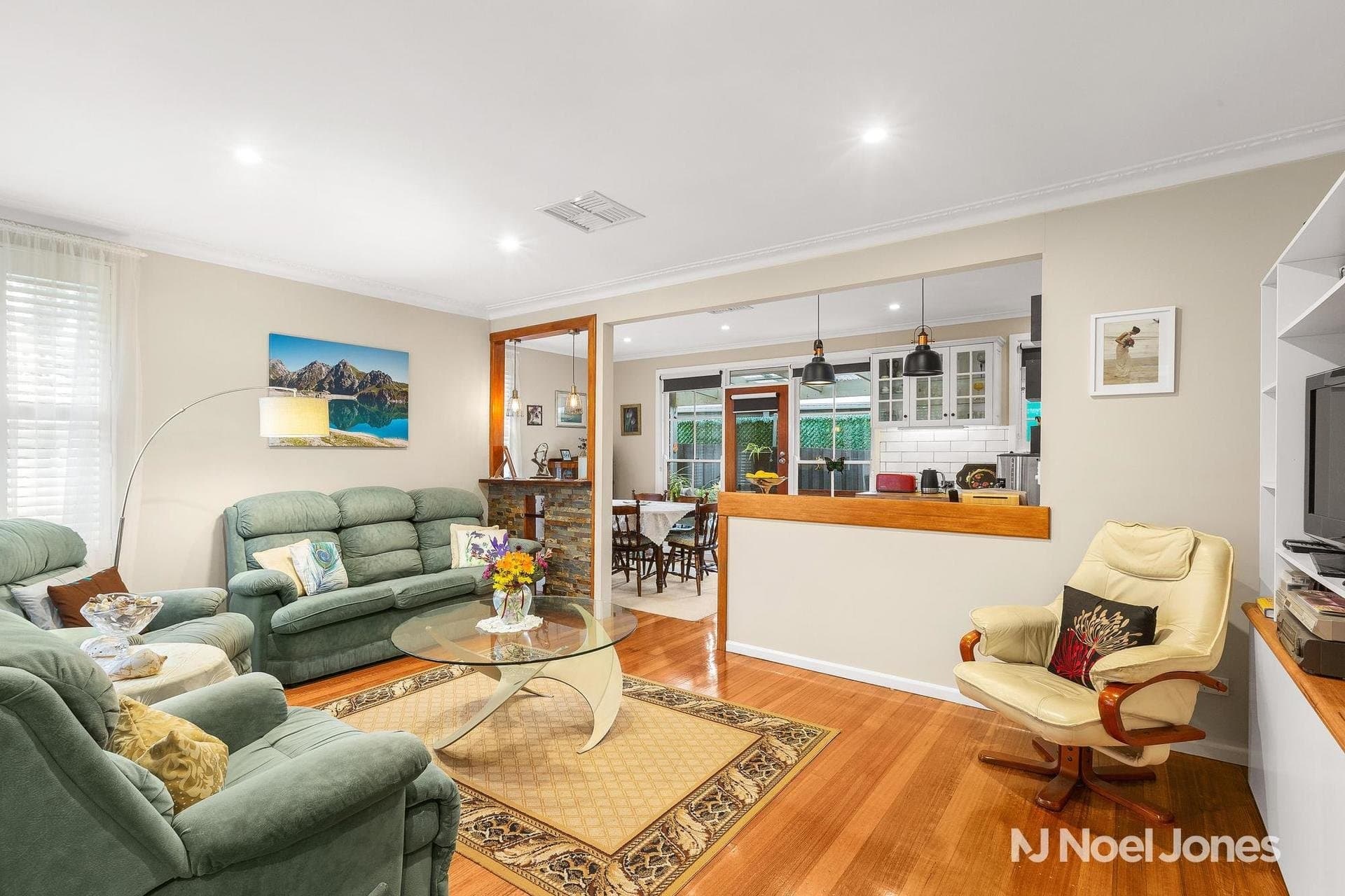 37 Blazey Road, Croydon South - Thumbnail 3