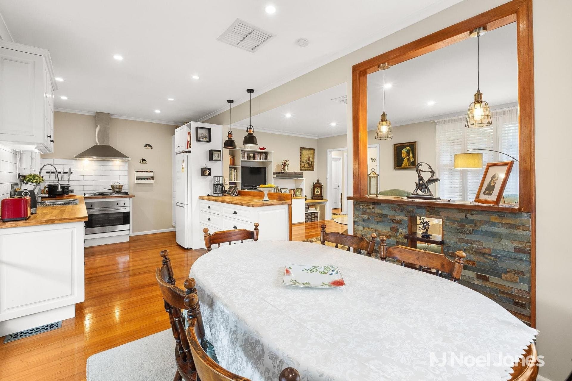 37 Blazey Road, Croydon South - Thumbnail 4