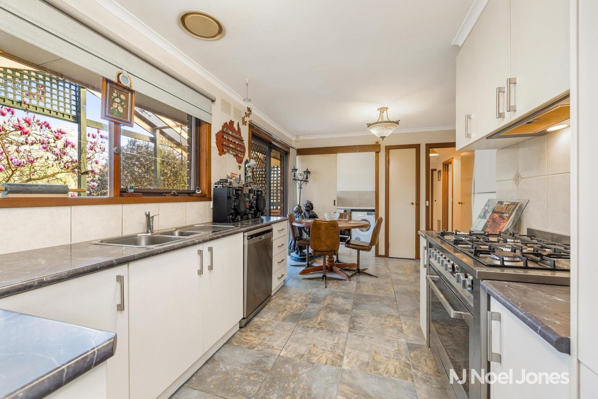 56 Churchill Drive, Mooroolbark - Thumbnail 4