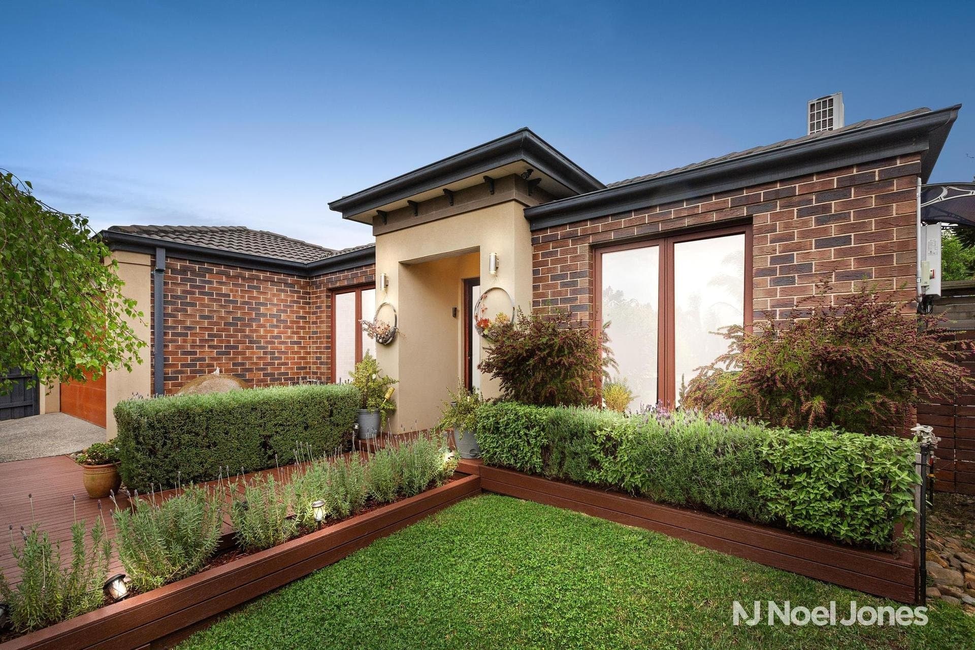 12 Tudor Drive, Mooroolbark - Thumbnail 2