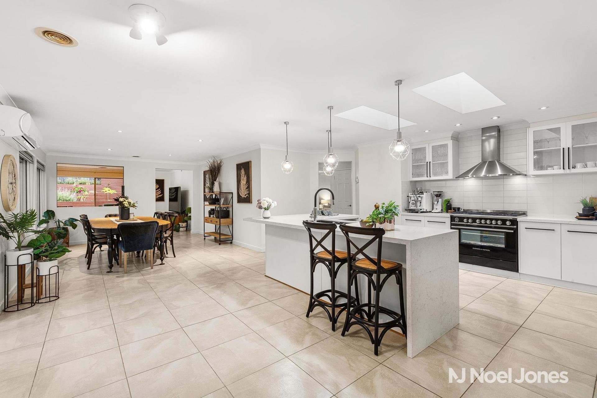 12 Tudor Drive, Mooroolbark - Thumbnail 3