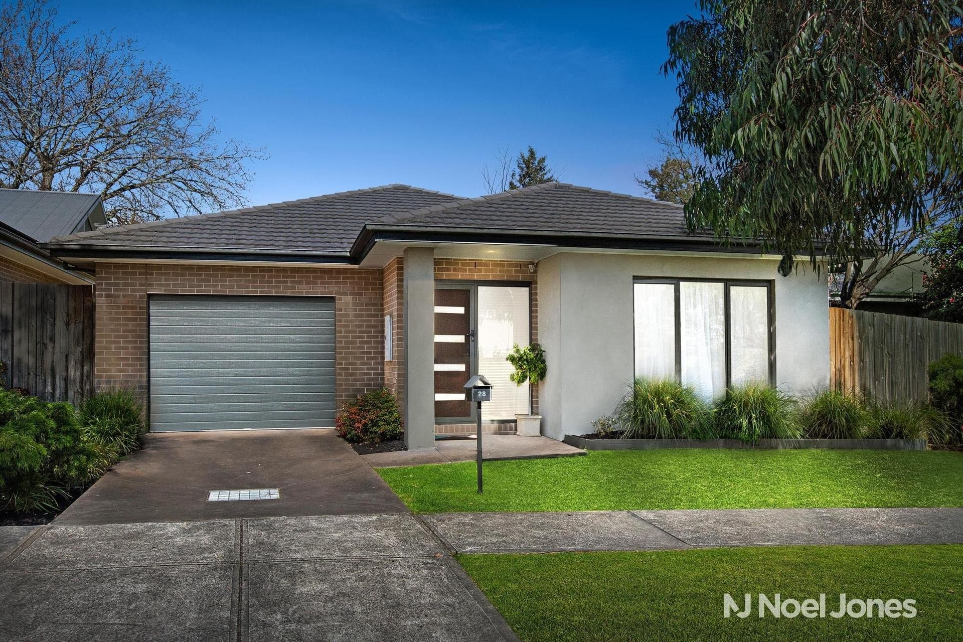 28 Eothen Lane, Kilsyth - Image 1