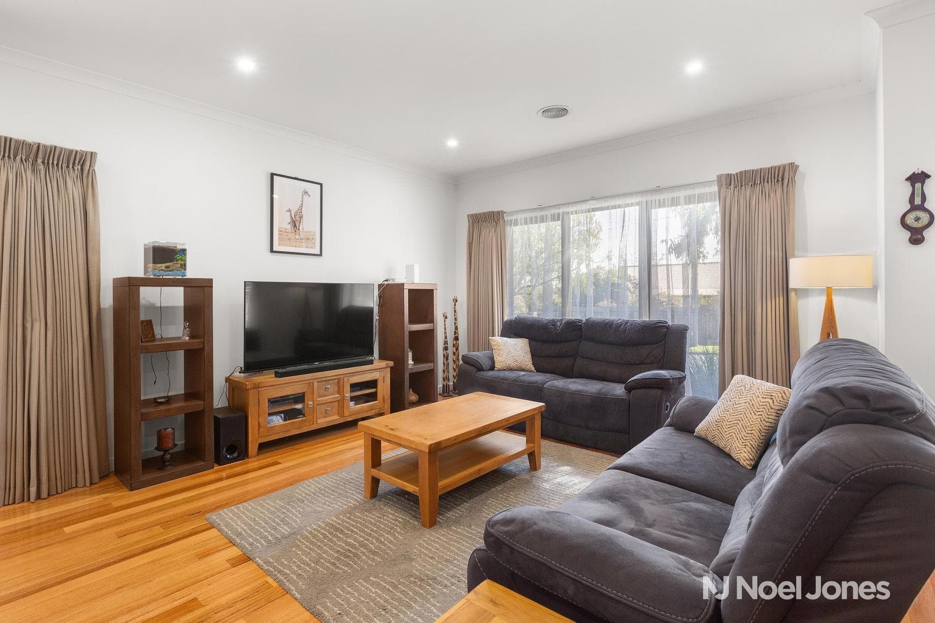 28 Eothen Lane, Kilsyth - Thumbnail 4