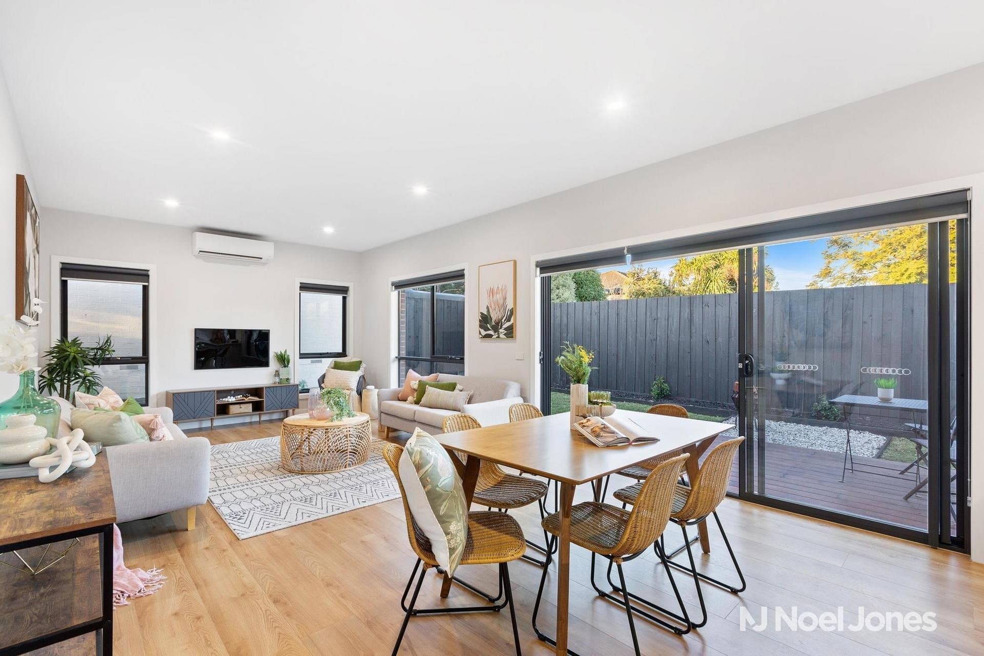 2/86 Edward Road, Chirnside Park - Thumbnail 2
