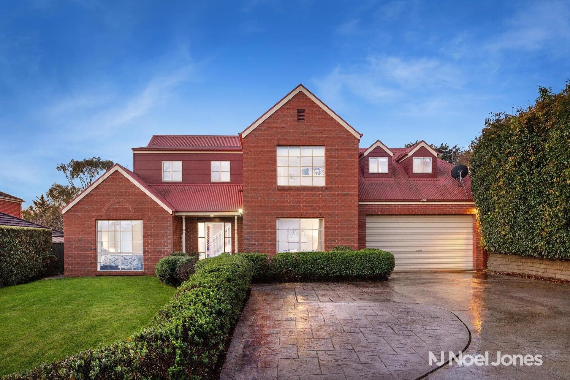 14 Little Chipping Drive, Chirnside Park - Image 1
