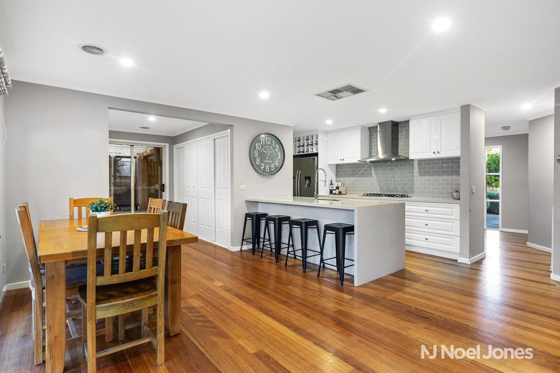 14 Little Chipping Drive, Chirnside Park - Thumbnail 6