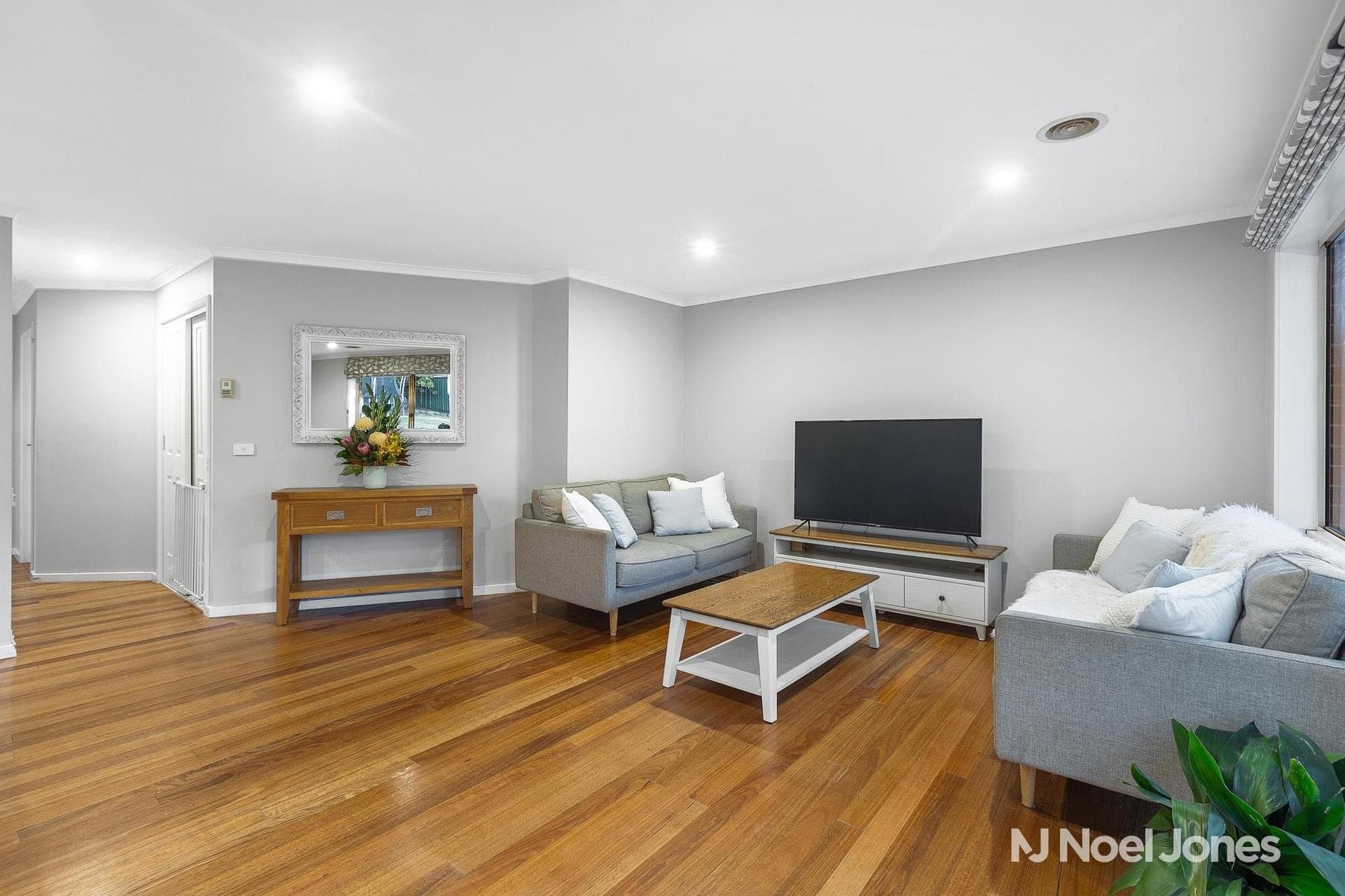 14 Little Chipping Drive, Chirnside Park - Thumbnail 7