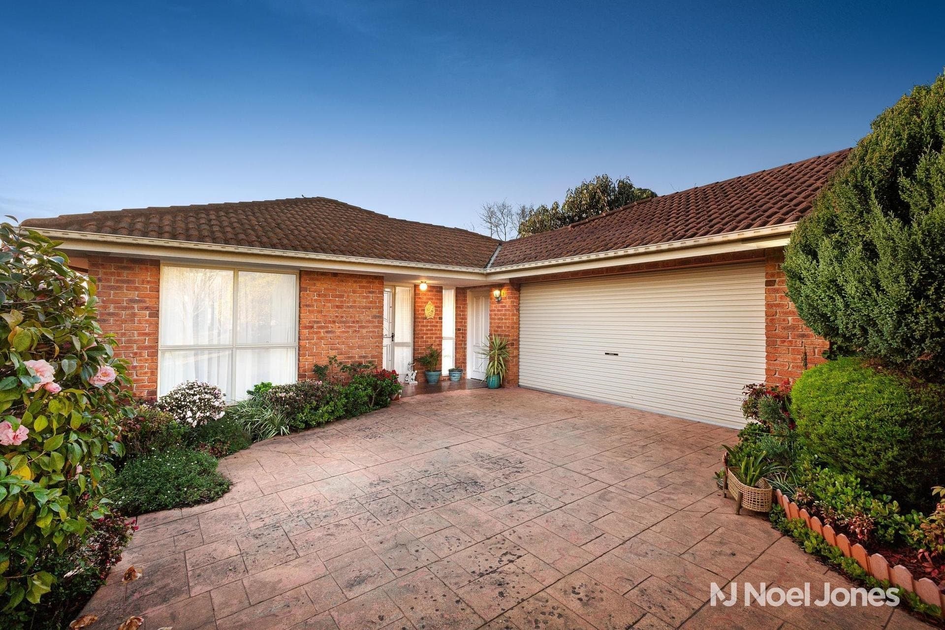 10 Little Chipping Drive, Chirnside Park - Image 1