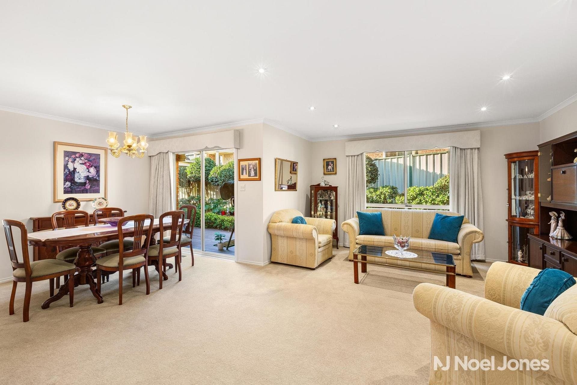 10 Little Chipping Drive, Chirnside Park - Thumbnail 2
