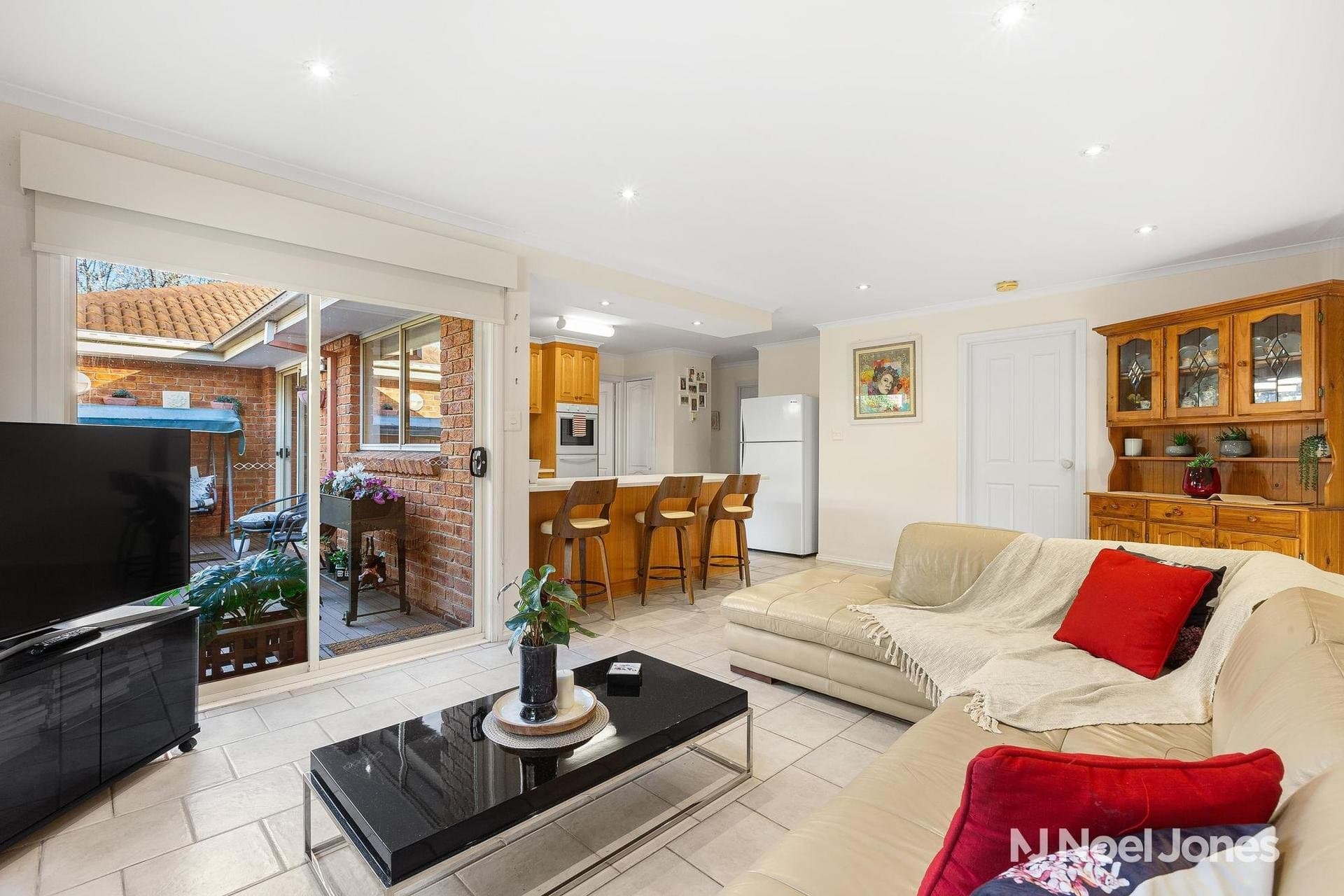10 Little Chipping Drive, Chirnside Park - Thumbnail 5