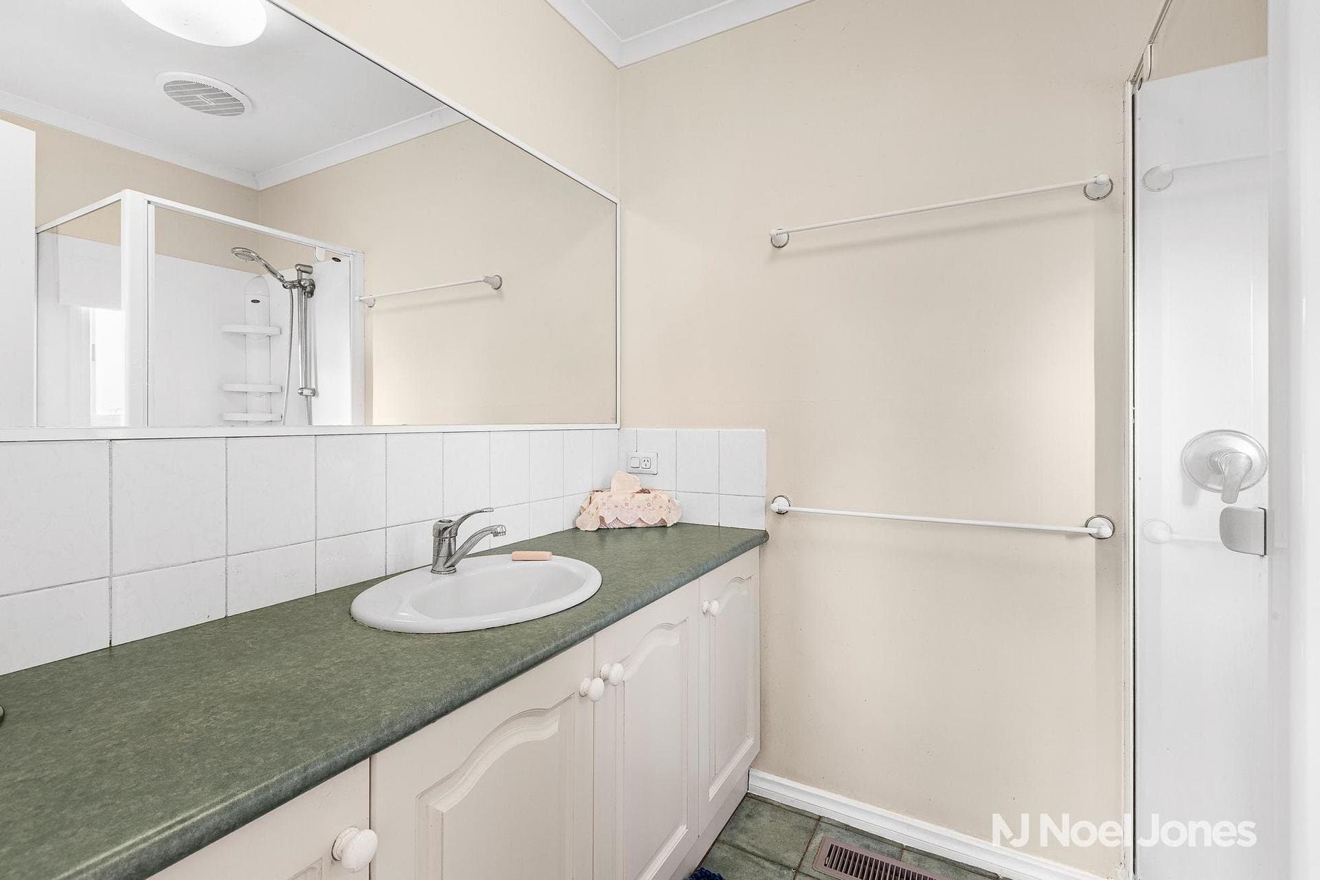 10 Little Chipping Drive, Chirnside Park - Thumbnail 8