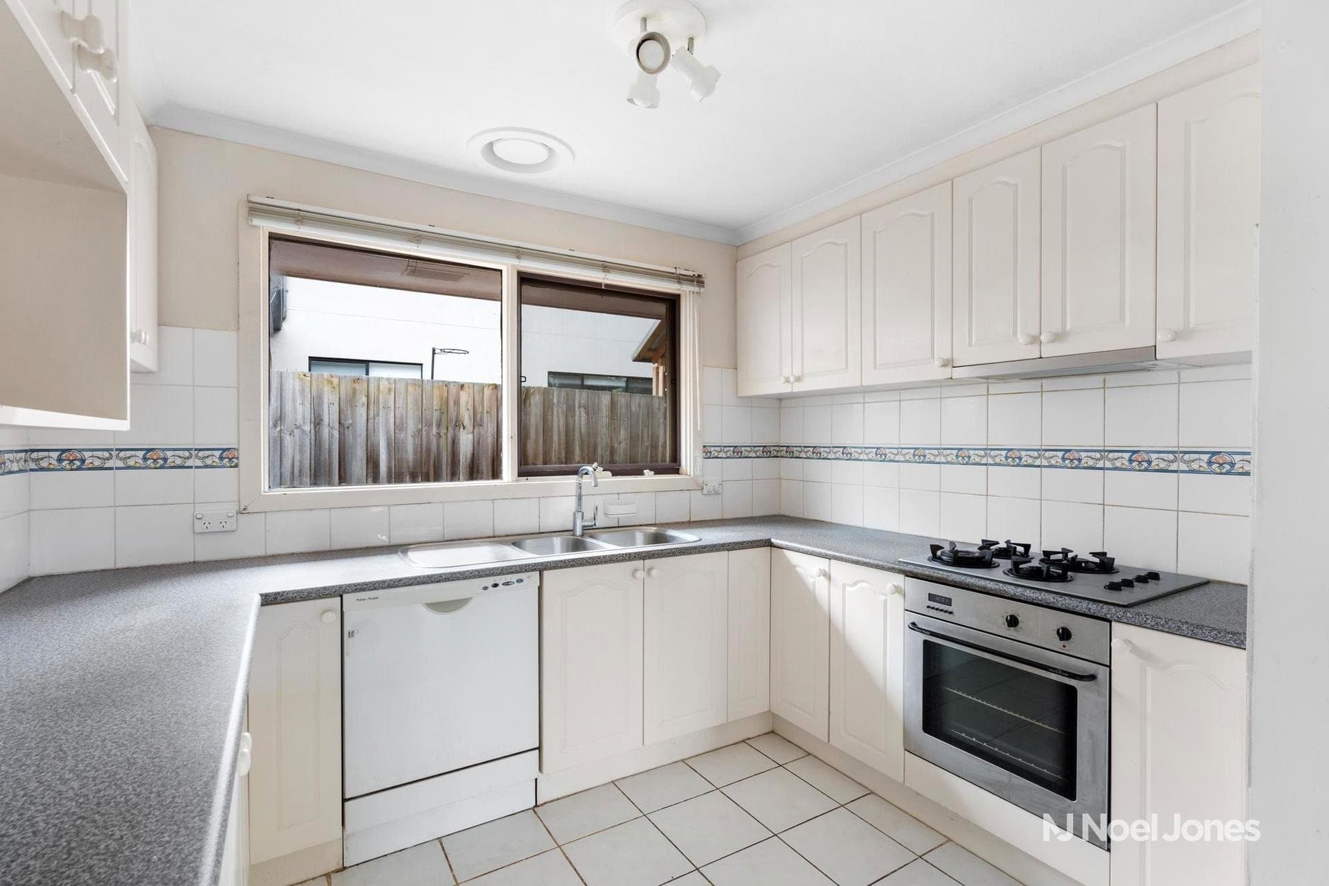 23 Davison Street, MITCHAM, Mitcham - Thumbnail 3