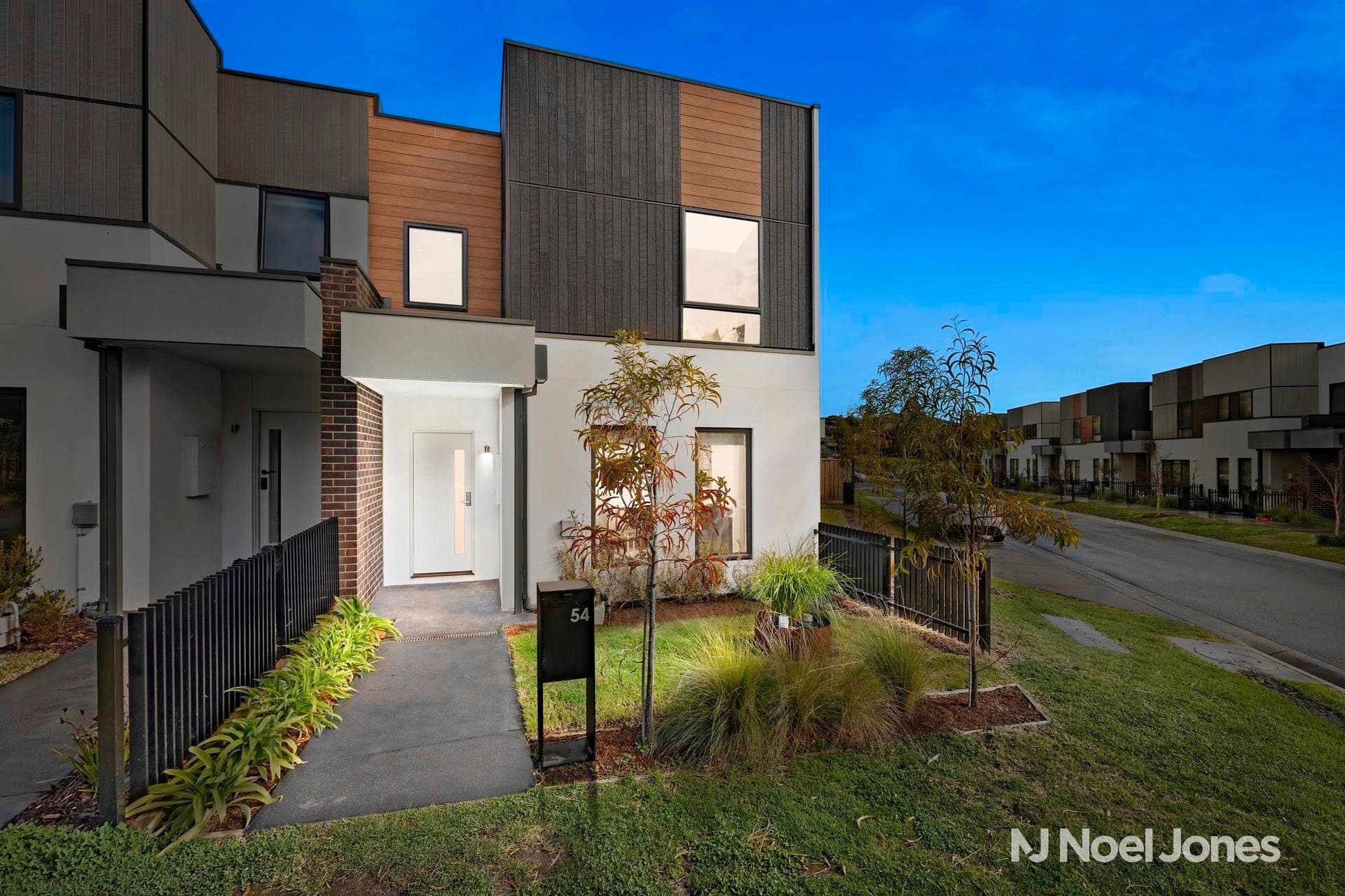 54 Outlook Drive, Chirnside Park - Image 1