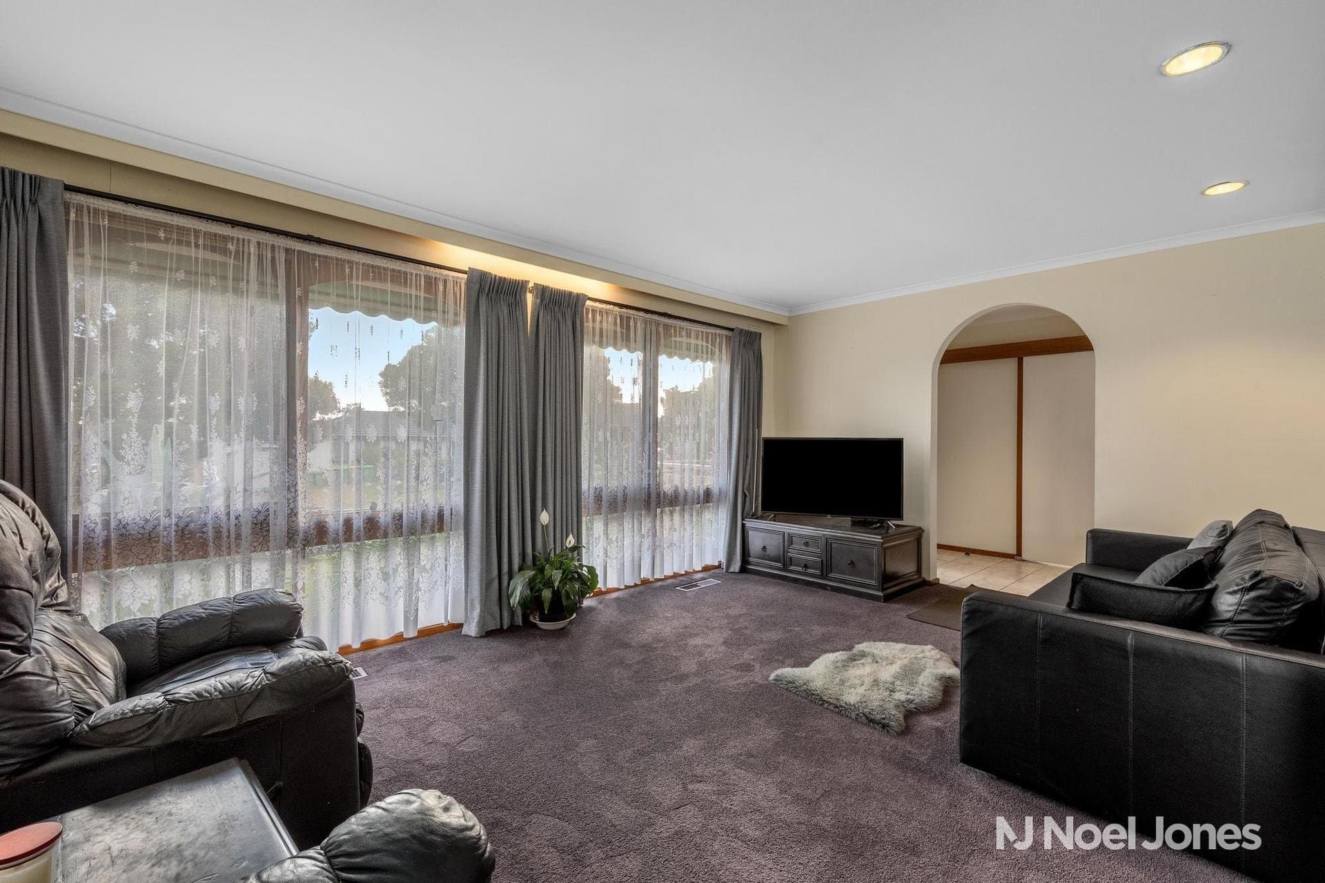 2 Erica Crescent, Kilsyth - Thumbnail 3