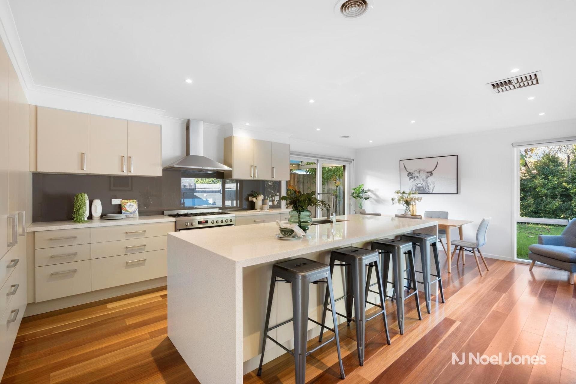 16 Dewpond Walk, Croydon South - Thumbnail 2