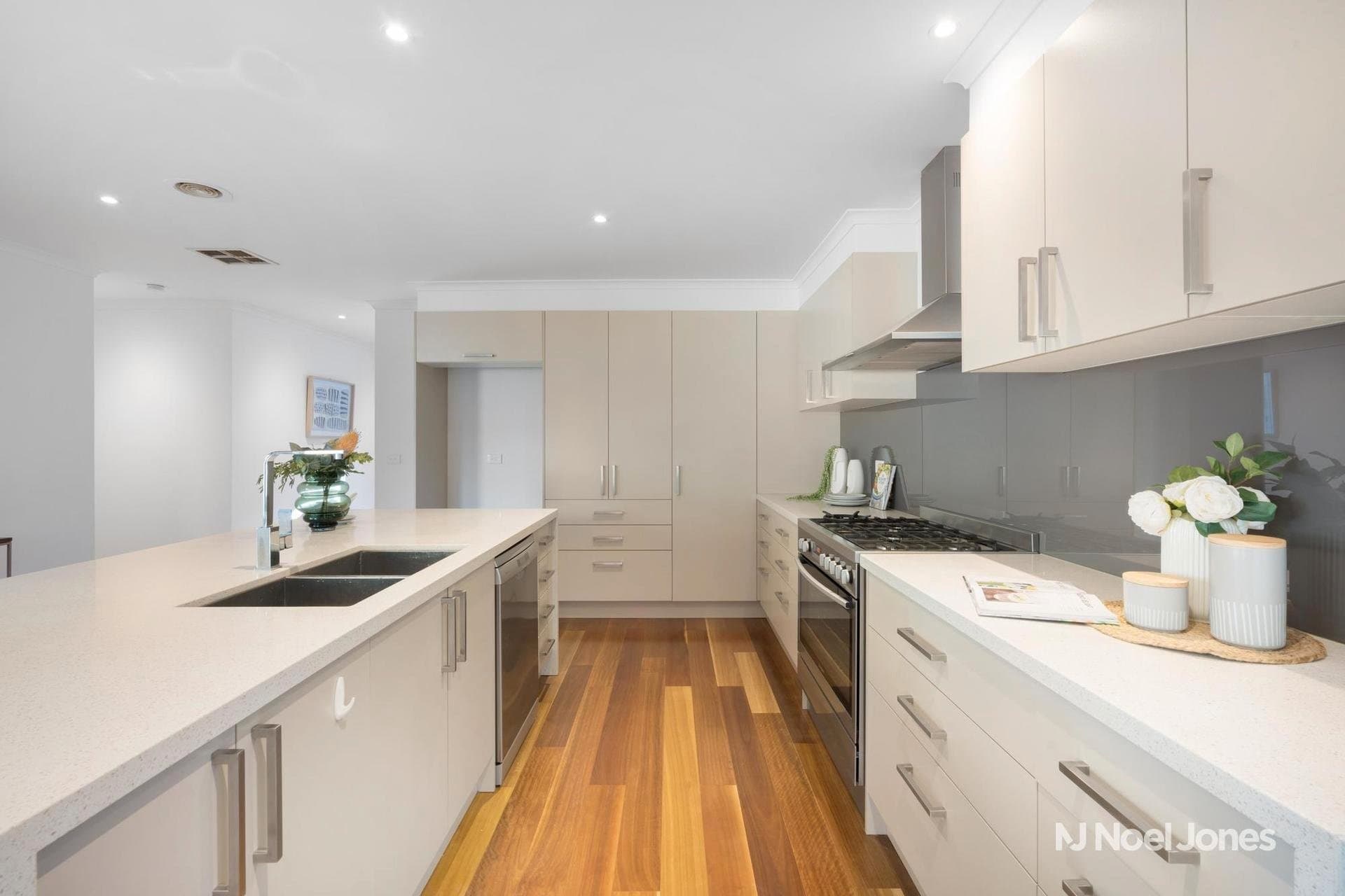 16 Dewpond Walk, Croydon South - Thumbnail 3
