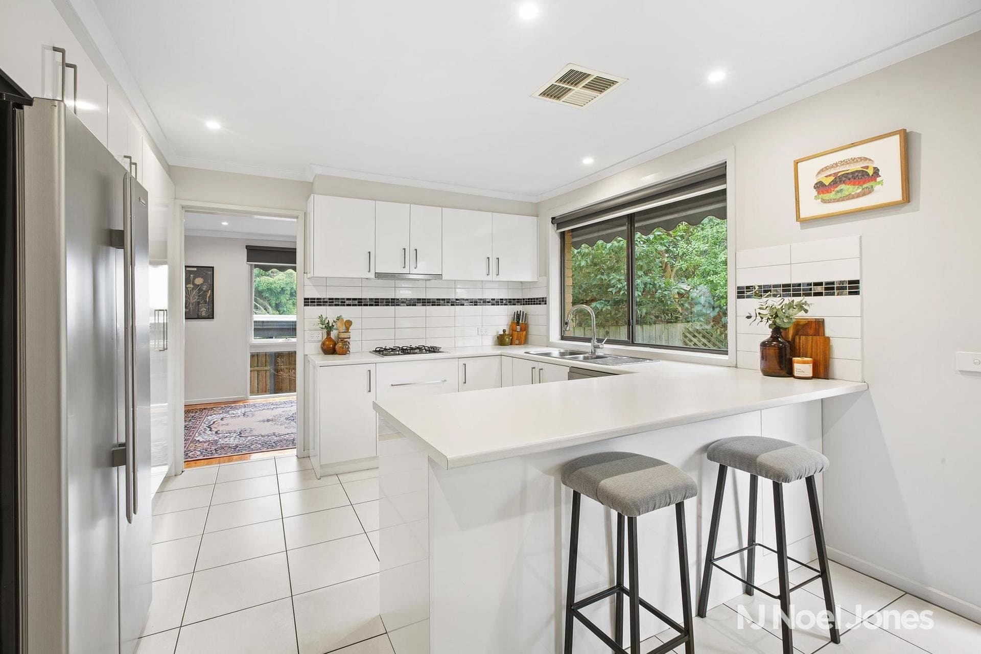 2 Chaparral Court, Mooroolbark - Thumbnail 4