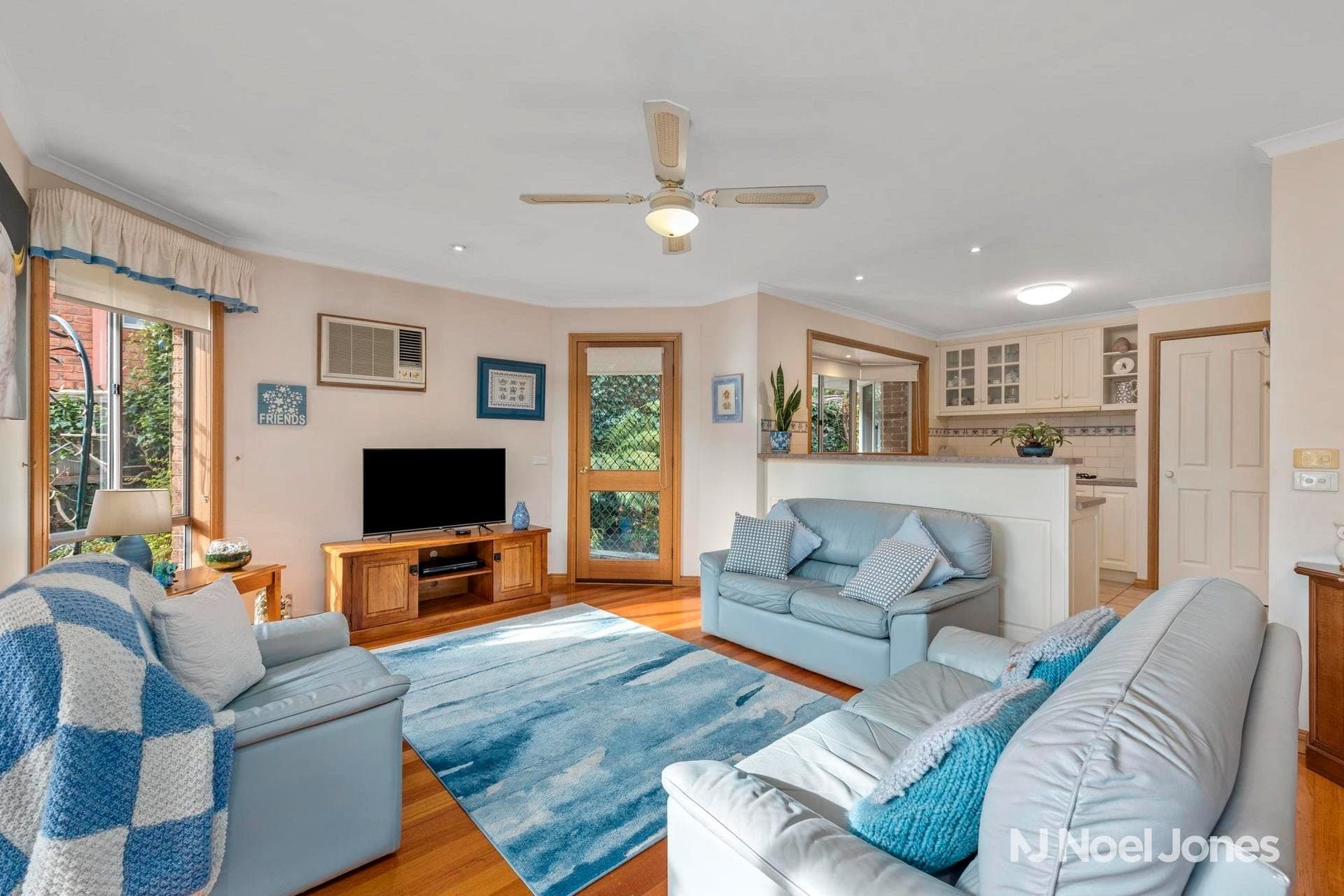 9 Little Chipping Drive, Chirnside Park - Thumbnail 2
