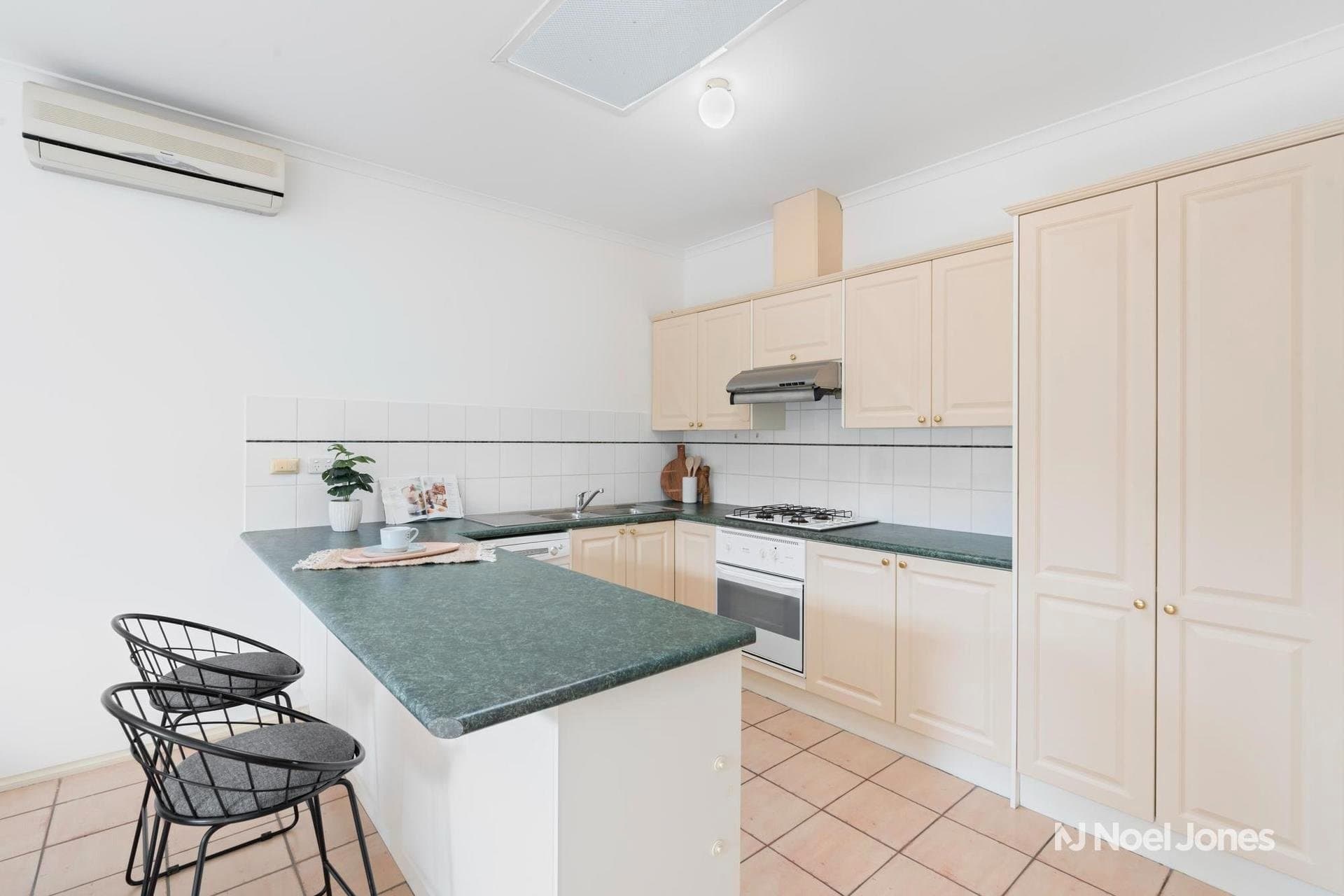 2/13 Peter Avenue, Blackburn North - Thumbnail 3