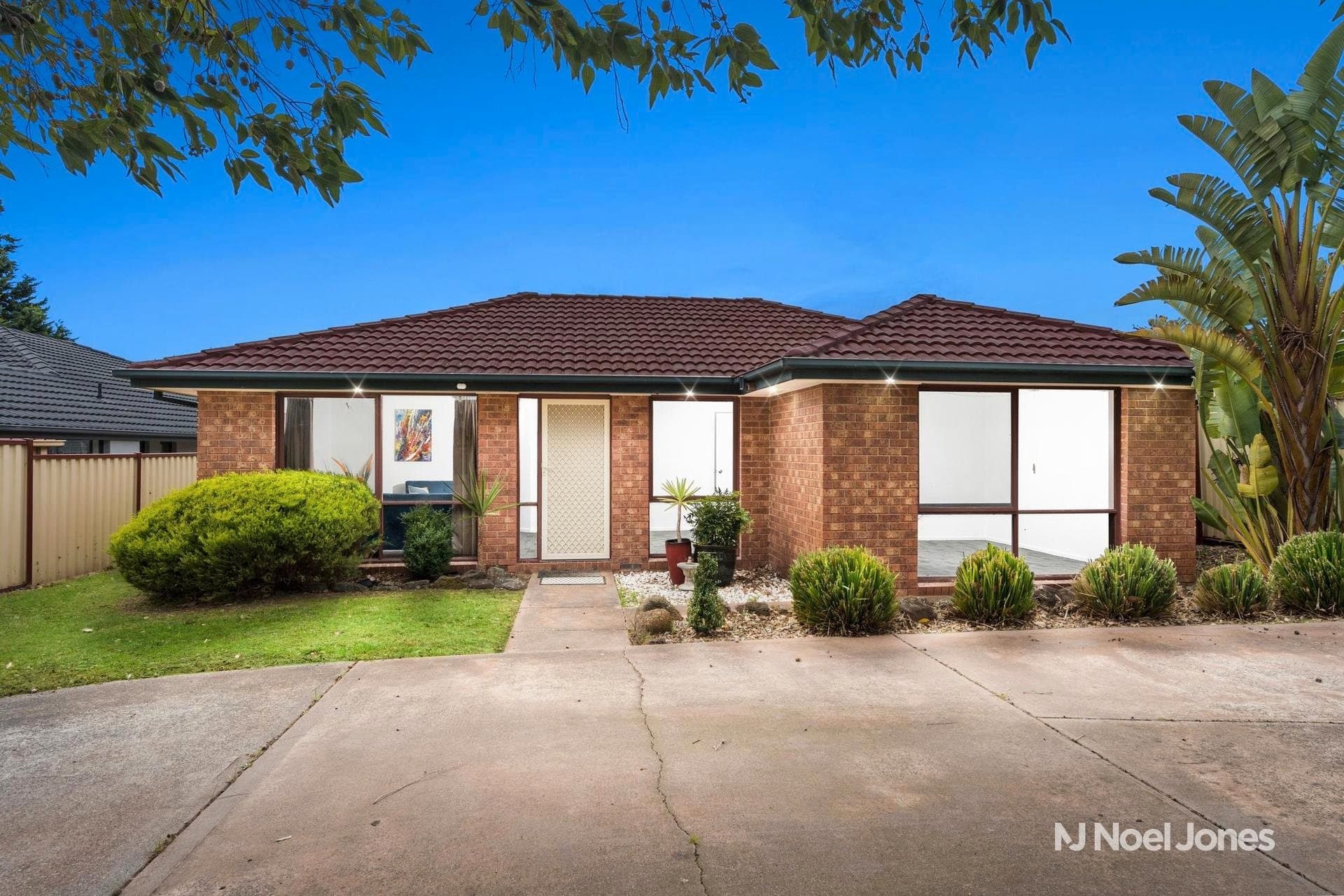 9 Mollisons Hill, Hampton Park - Image 1