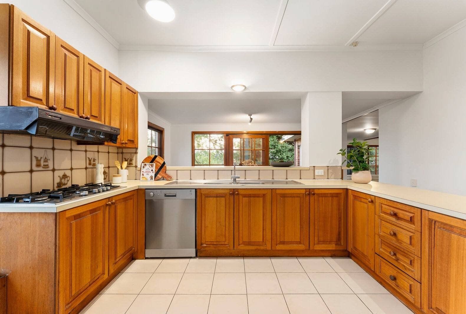 16 Victor Avenue, Kew - Thumbnail 6