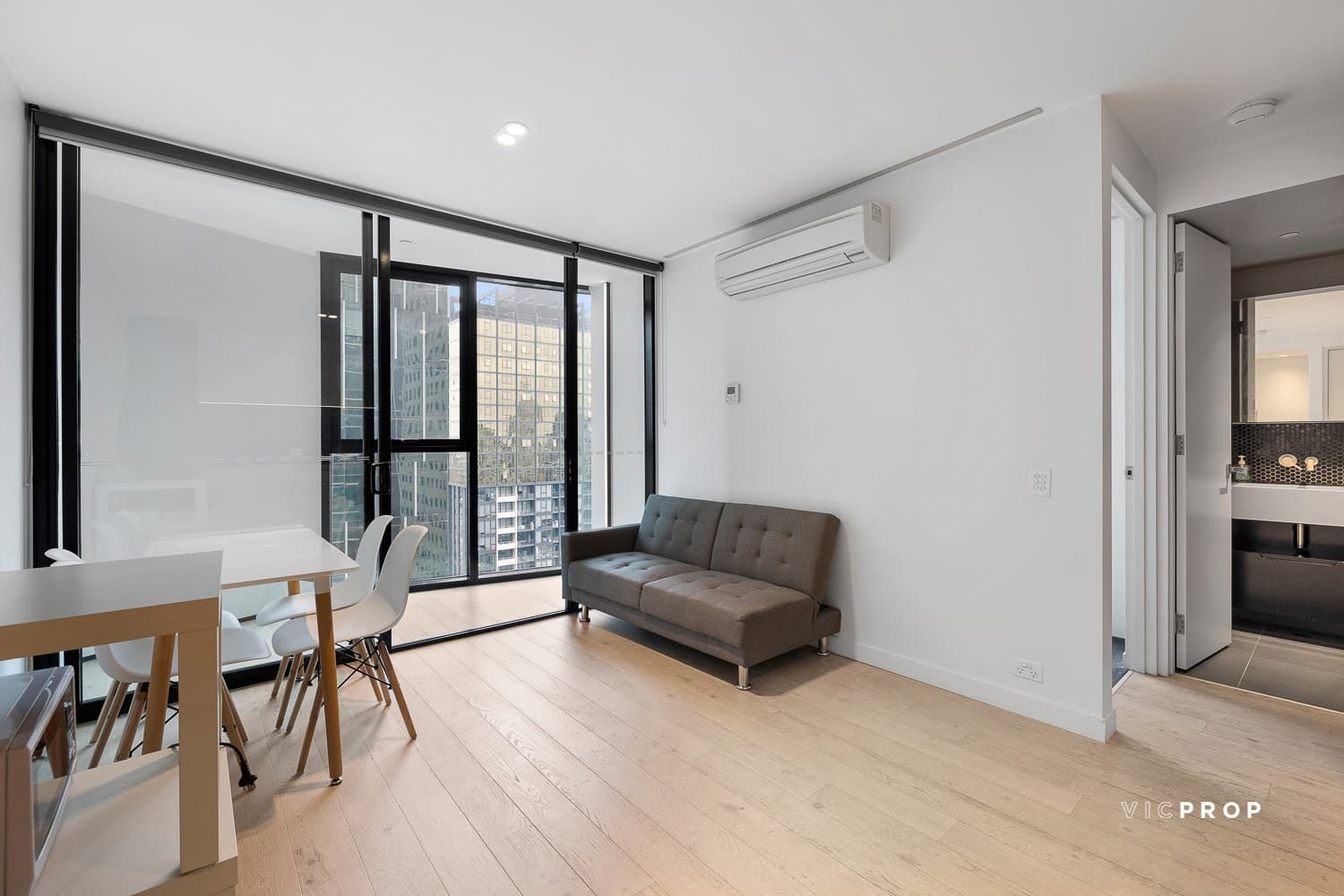4501/442 Elizabeth Street, Melbourne - Image 1
