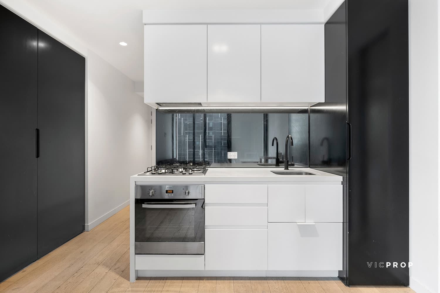 4501/442 Elizabeth Street, Melbourne - Thumbnail 3