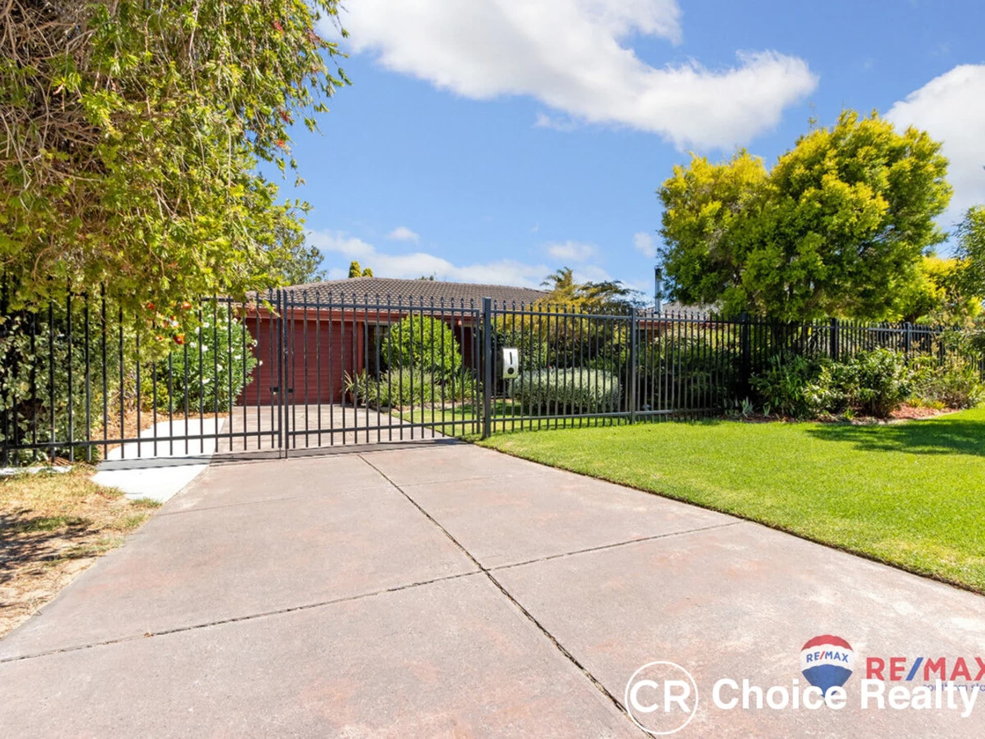 18 Elm Close, Camillo WA 6111, Camillo - Image 1