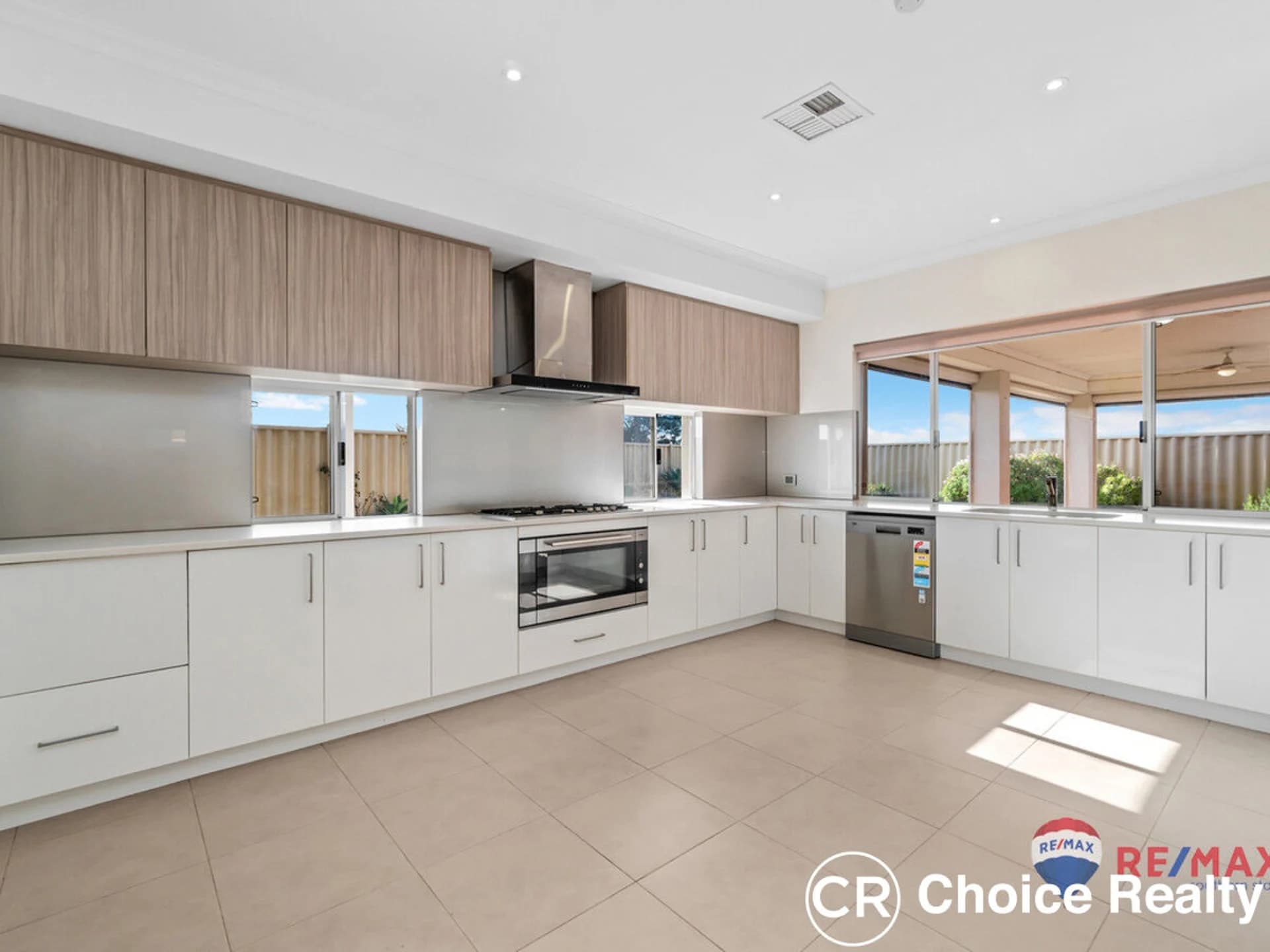 4 Clearwater Drive, Southern River WA 6110, Southern River - Thumbnail 3