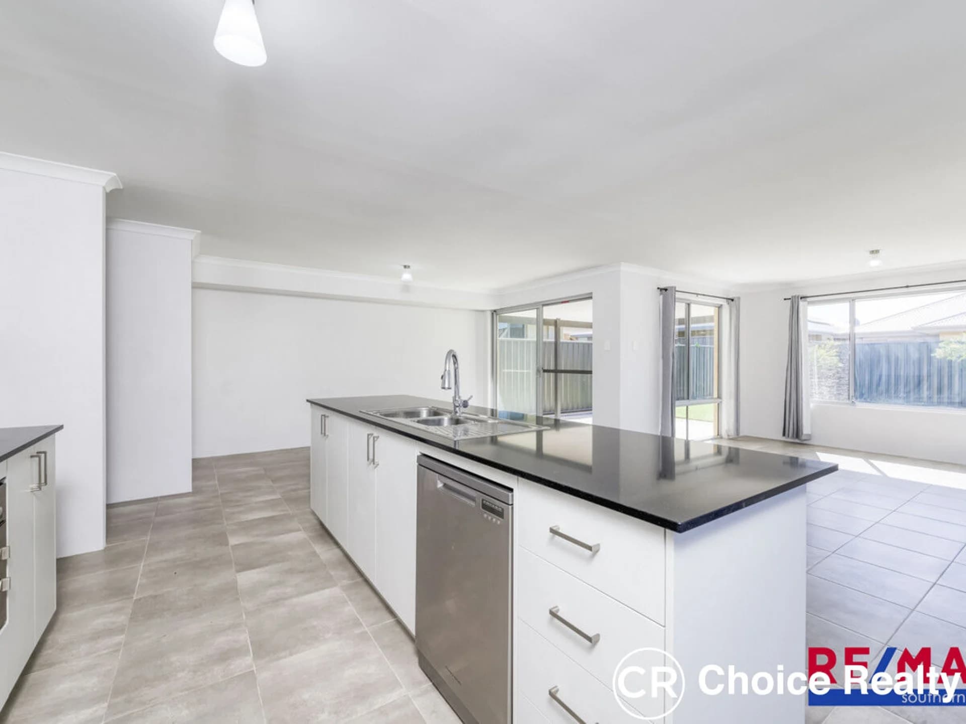 3 Willowdale Promenade, Piara Waters WA 6112, Piara Waters - Thumbnail 2