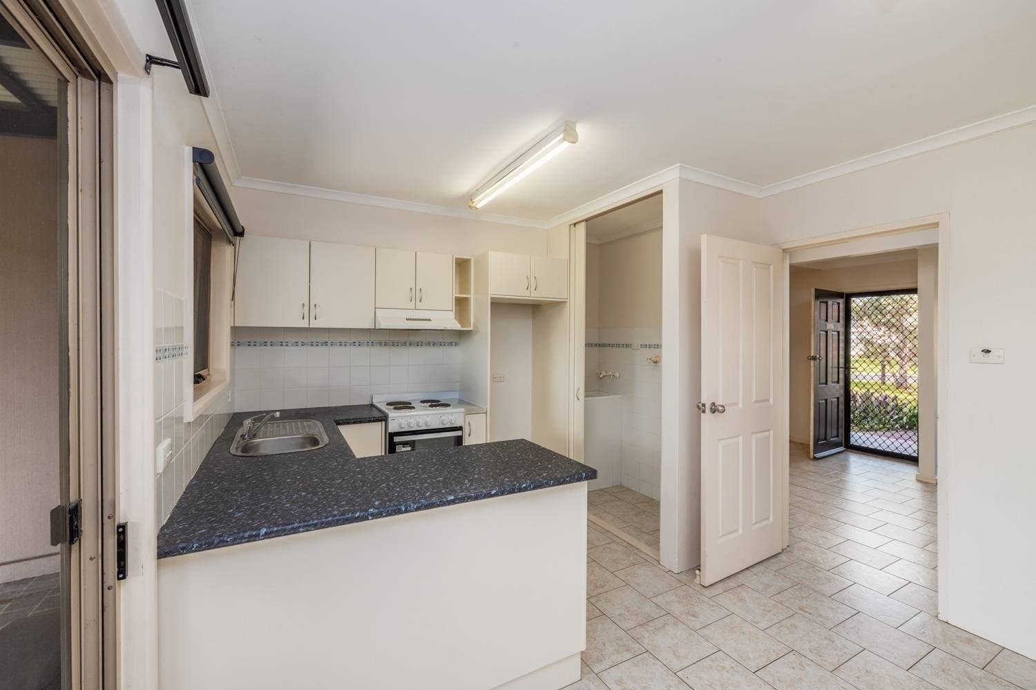 Unit 6, 9-13 Lakeside Dr, Eden, Eden - Thumbnail 6