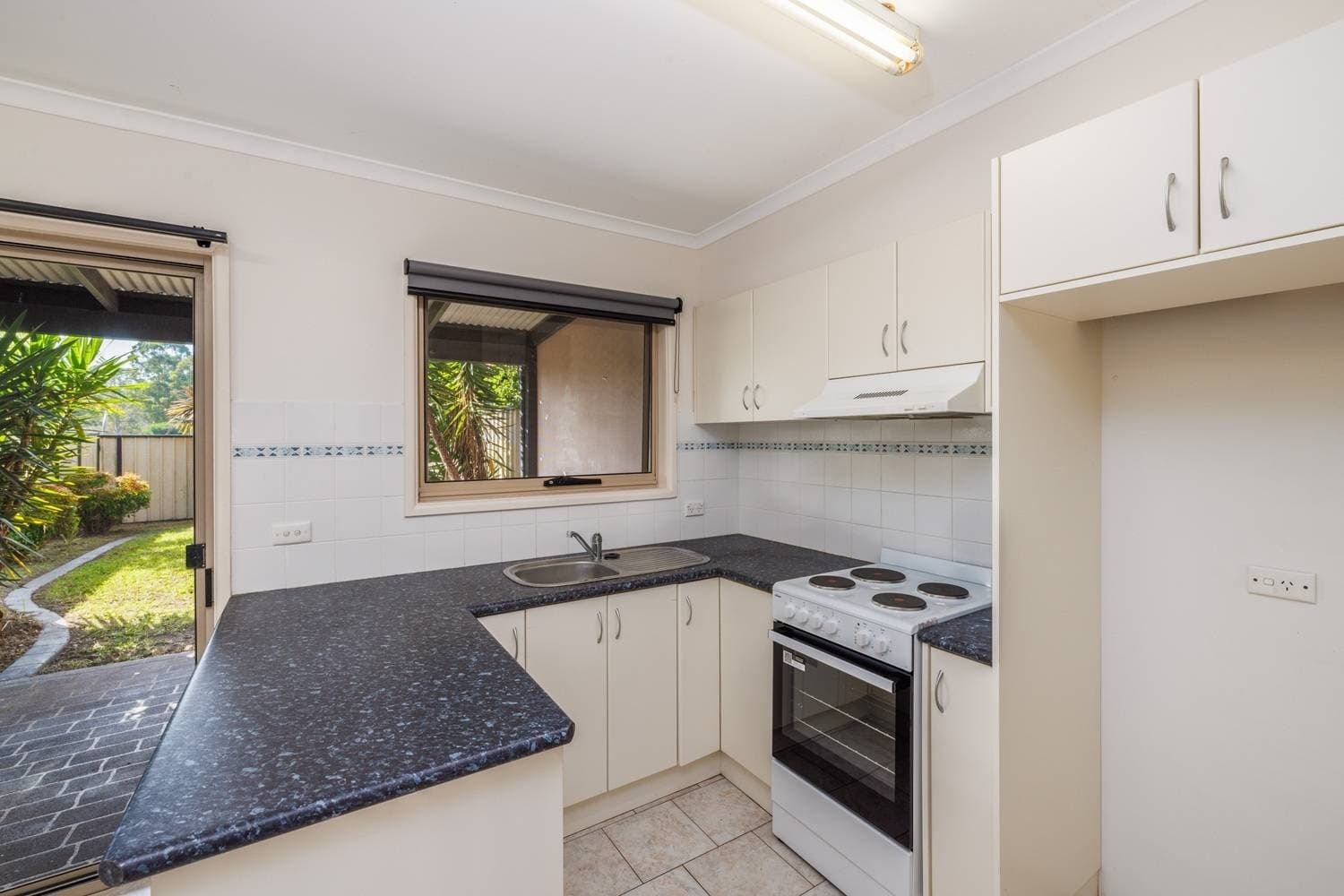 Unit 6, 9-13 Lakeside Dr, Eden, Eden - Thumbnail 7