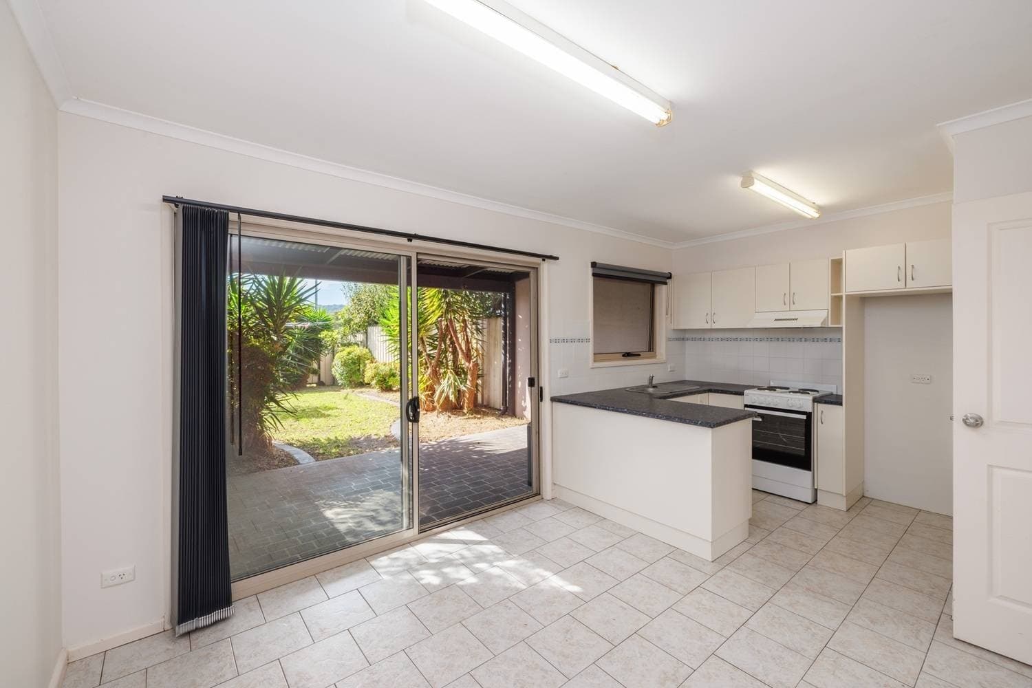 Unit 6, 9-13 Lakeside Dr, Eden, Eden - Thumbnail 8