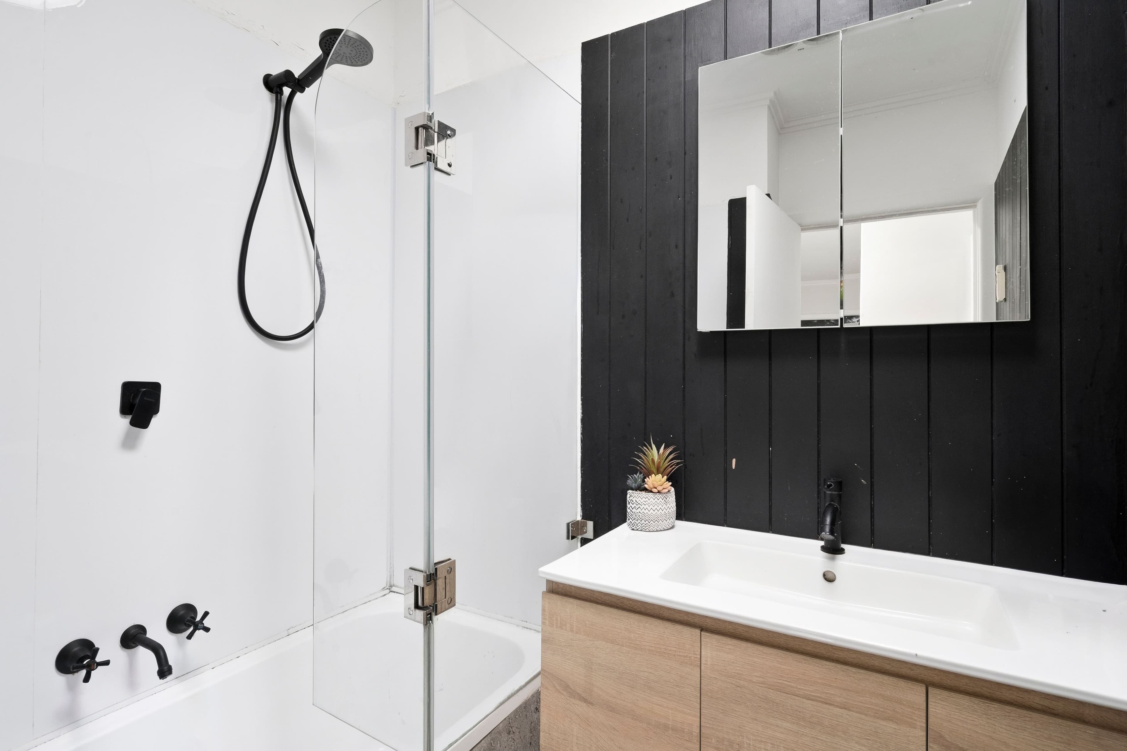 113 Hearn Street, Colac VIC 3250, Colac - Thumbnail 8