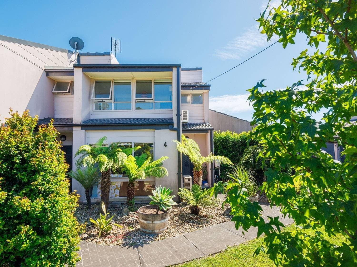 Unit 4, 9-13 Lakeside Dr, Eden, Eden - Image 1