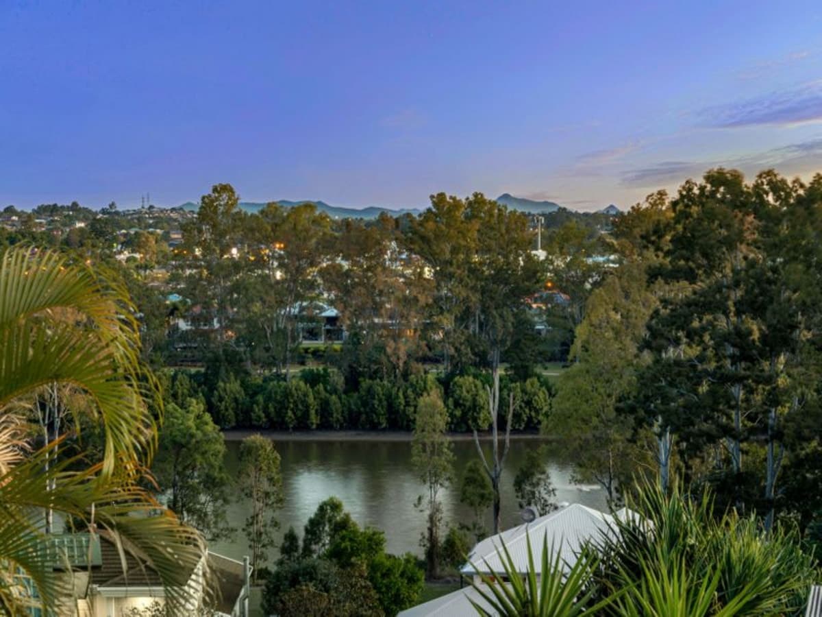 32 Robertson Place, Fig Tree Pocket - Thumbnail 2